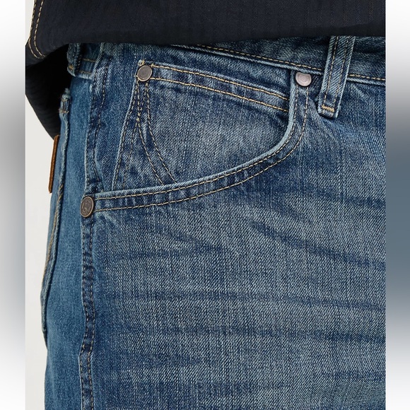 Wrangler peak comfort relaxed boot Men's Classic Blue Straight Jeans size 36x32 - Picture 7 of 15